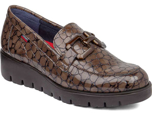 callaghan crocodile buckle loafers in brown (front)