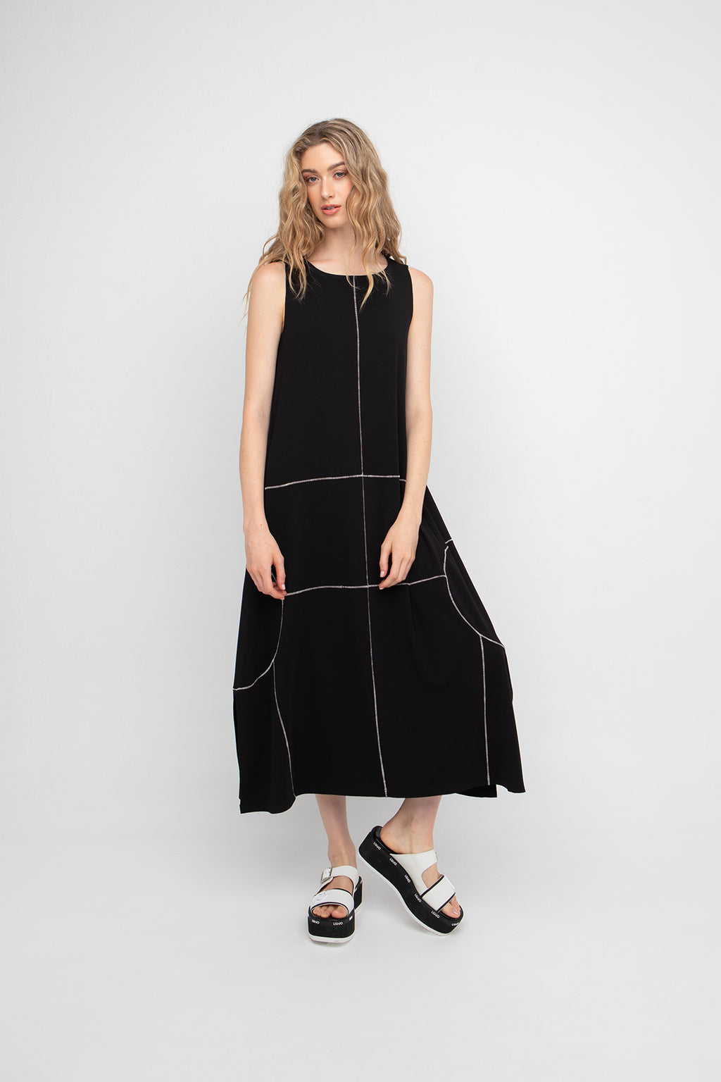 ozai n ku contrast stitch dress in black