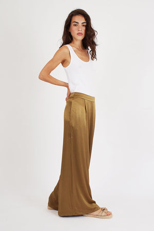 <p>Traffic people Evie wide leg high rise satin like trousers with pockets in olive </p>
<p>matching top available as a Co-ordinating outfit </p>