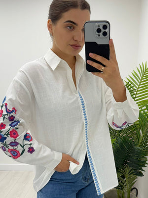 Musy muse Floral embroidered blouse in white (front)