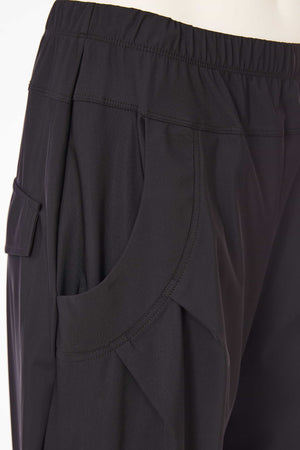 Naya Classic cuff trousers in black (detail)