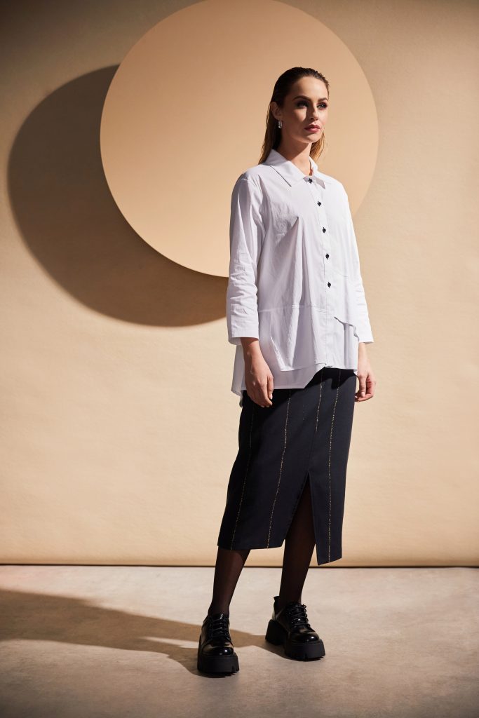 naya asymmetric hem shirt in white (front)