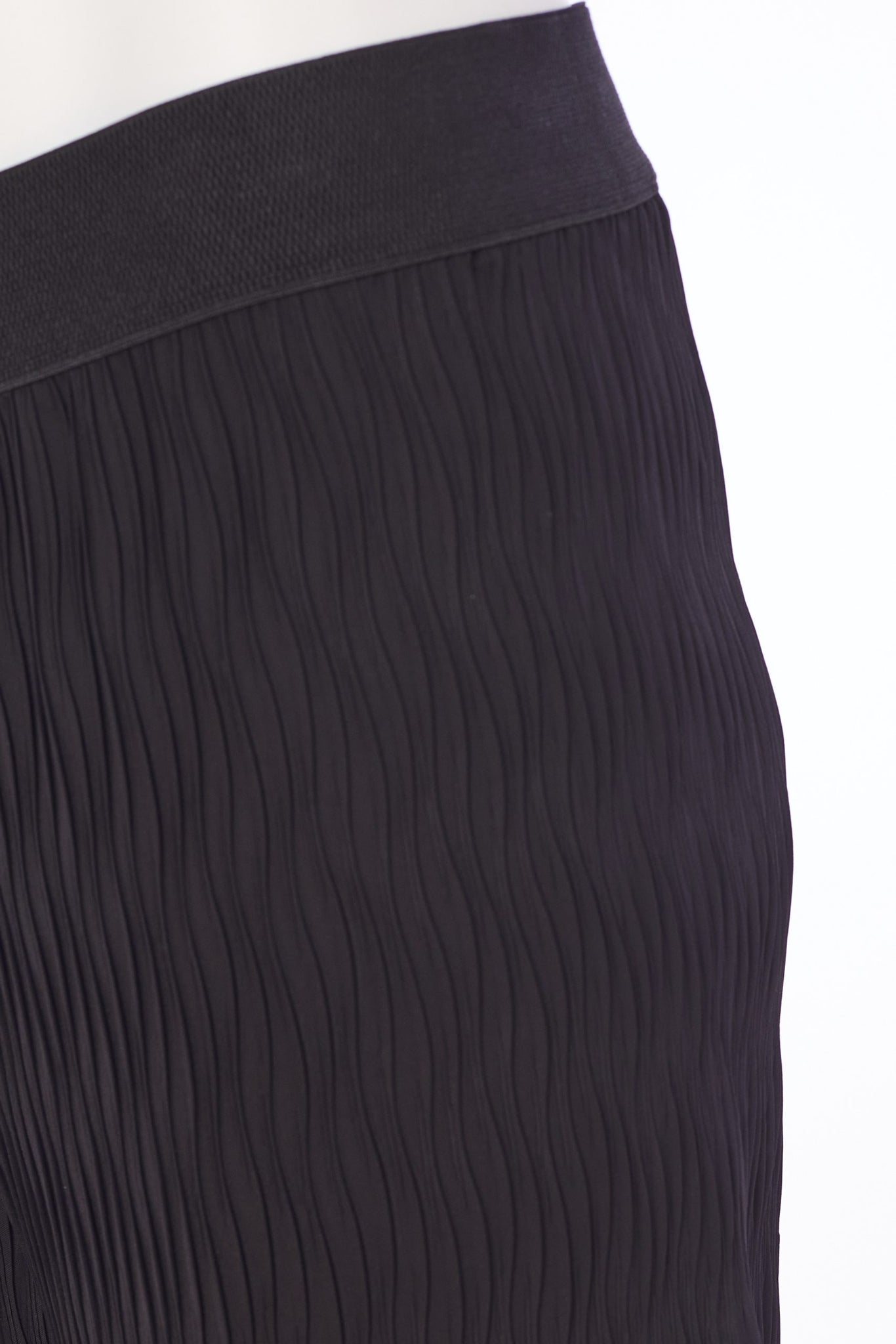 ORA wave pleated wide leg trousers in black, ORS24122 (detail)