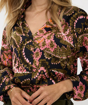 esqualo global flower print blouse in print (detail)