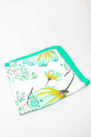 Small neck scarf in a green floral print, 80% Polyester 20% silk