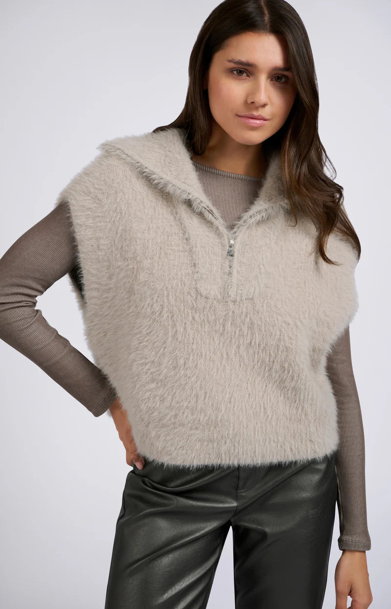 YAYA fluffle sleevless zip sweater in grey (front)