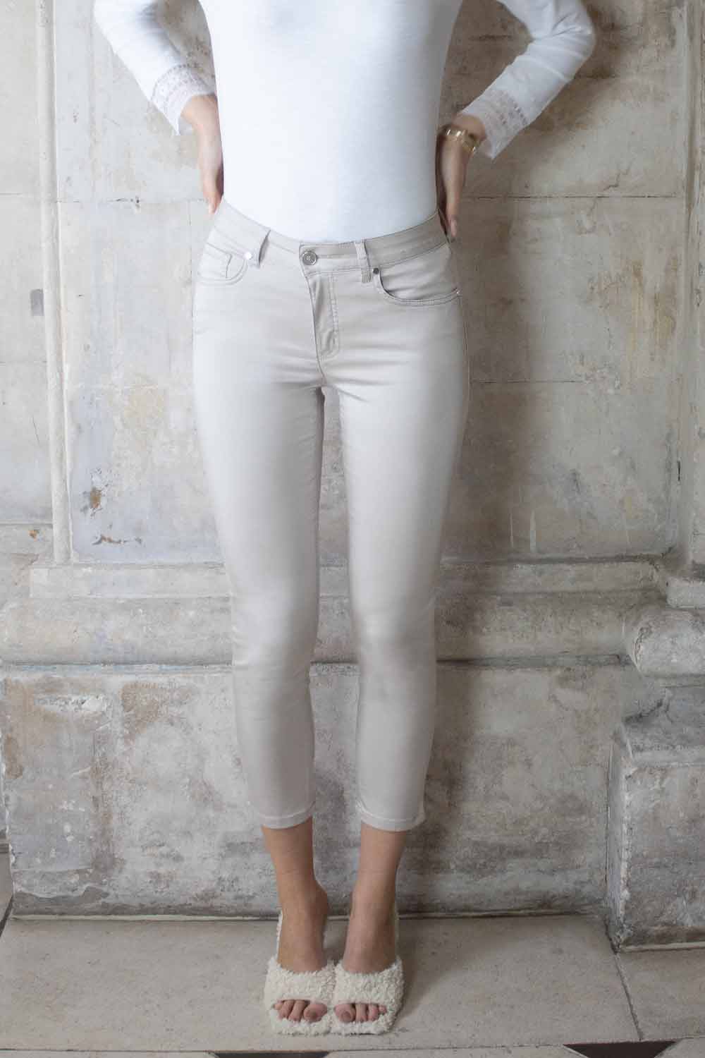 no2moro unity 3/4 tencel trousers in taupe (front)