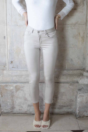 no2moro unity 3/4 tencel trousers in taupe (front)