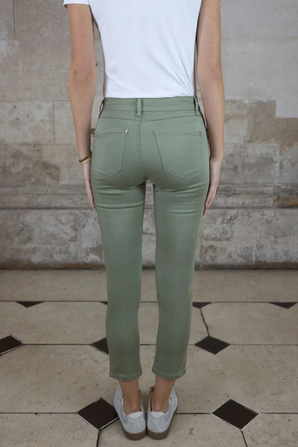 no2moro unity 3/4 tencel trousers in khaki green (back)