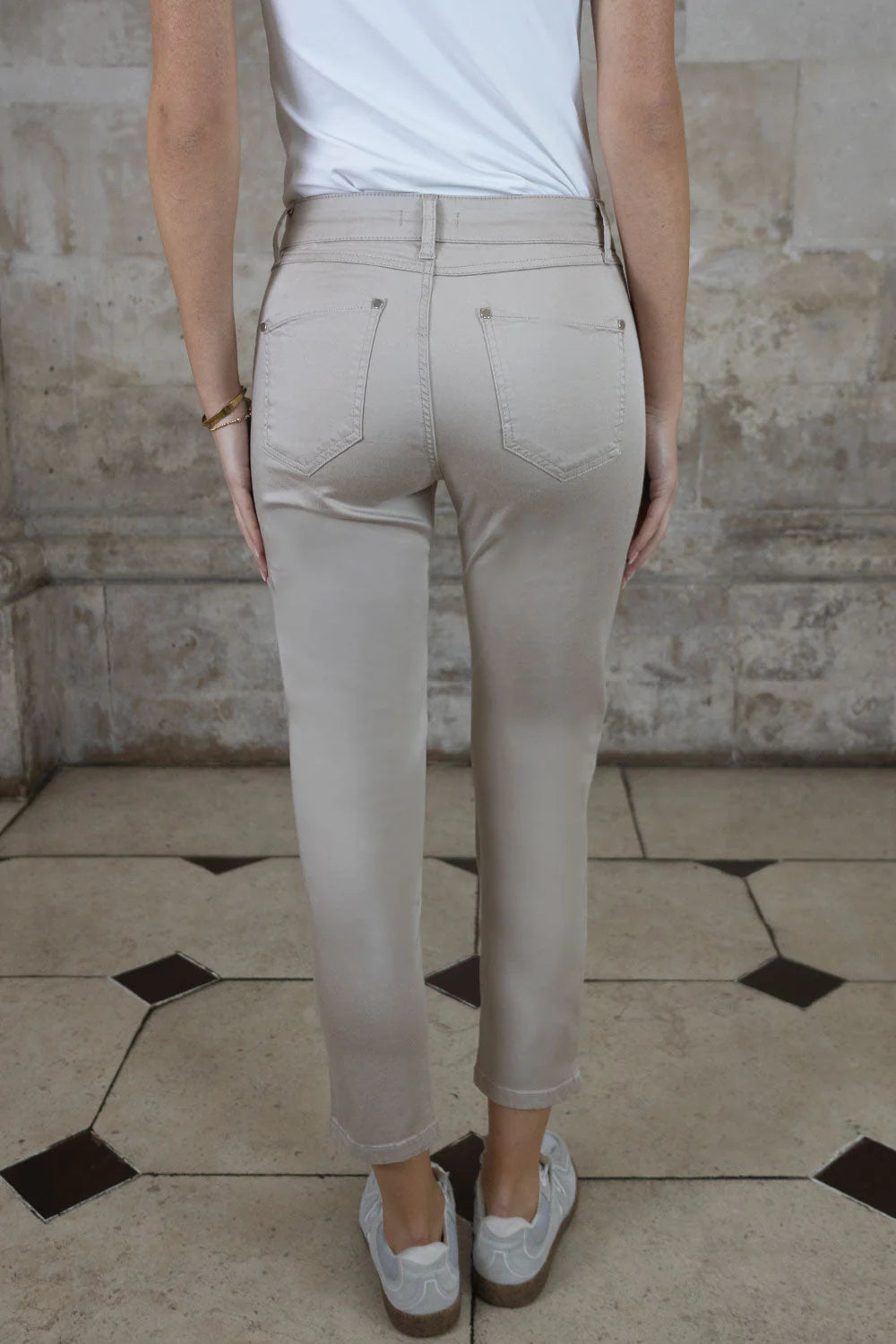 no2moro unity 3/4 tencel trousers in taupe (back)