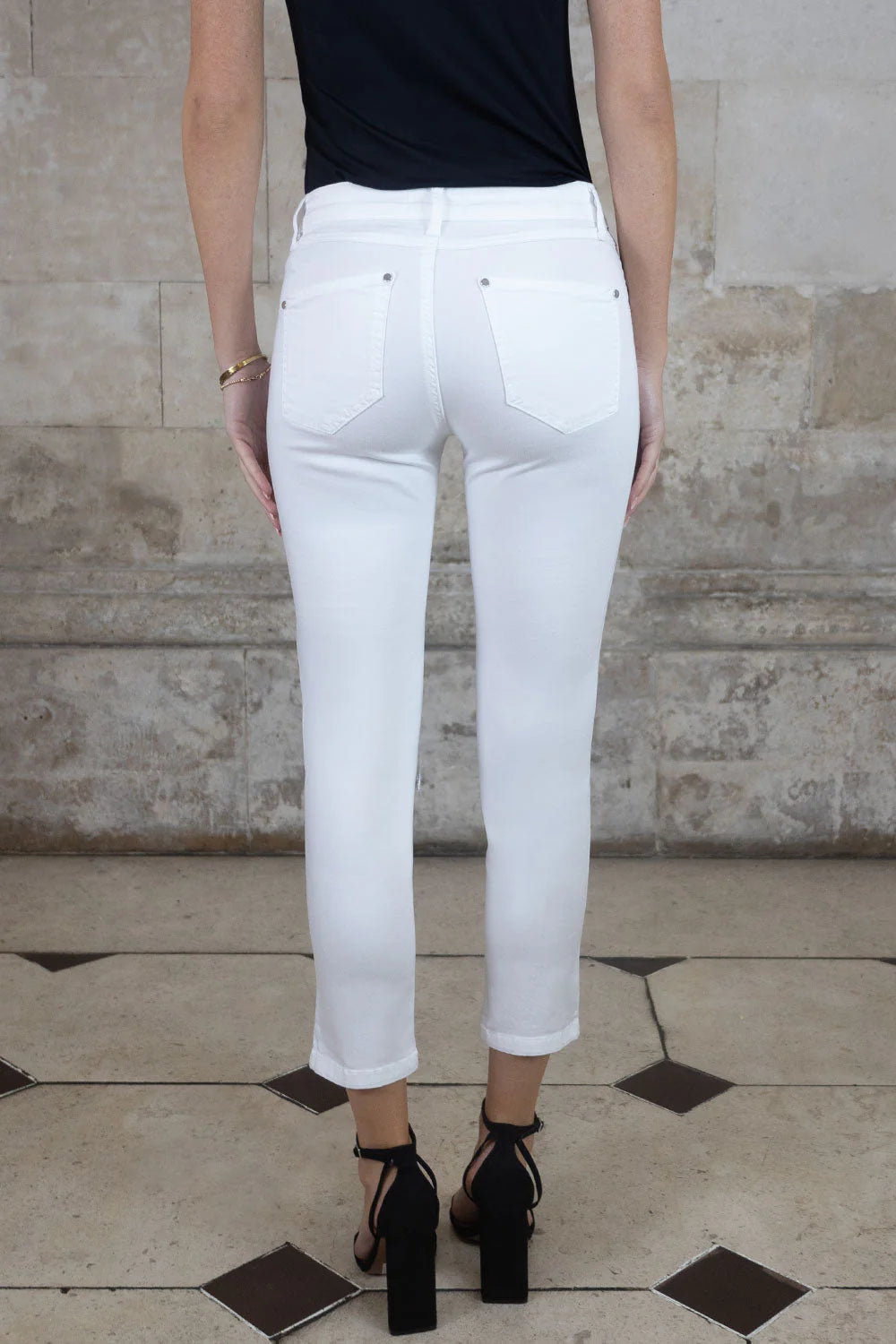 no2moro unity 3/4 tencel trousers in white (back)